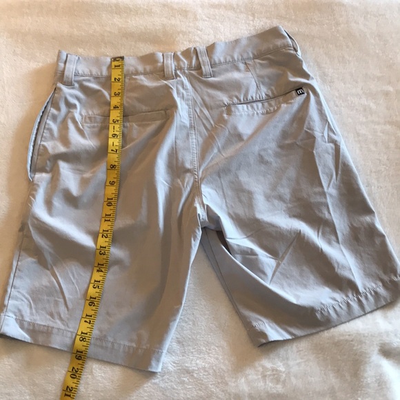 Travis Mathew Flat Front Performance Golf Shorts Men’s 30 Read - Picture 3 of 5